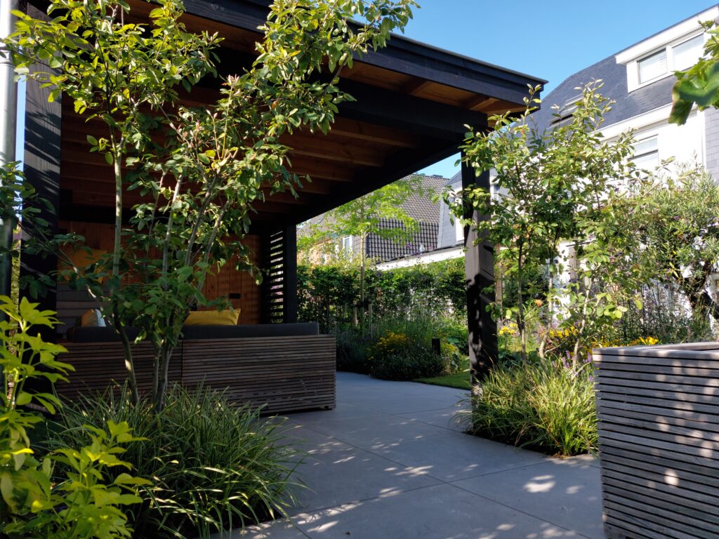 Kleurrijke tuin in Katwijk