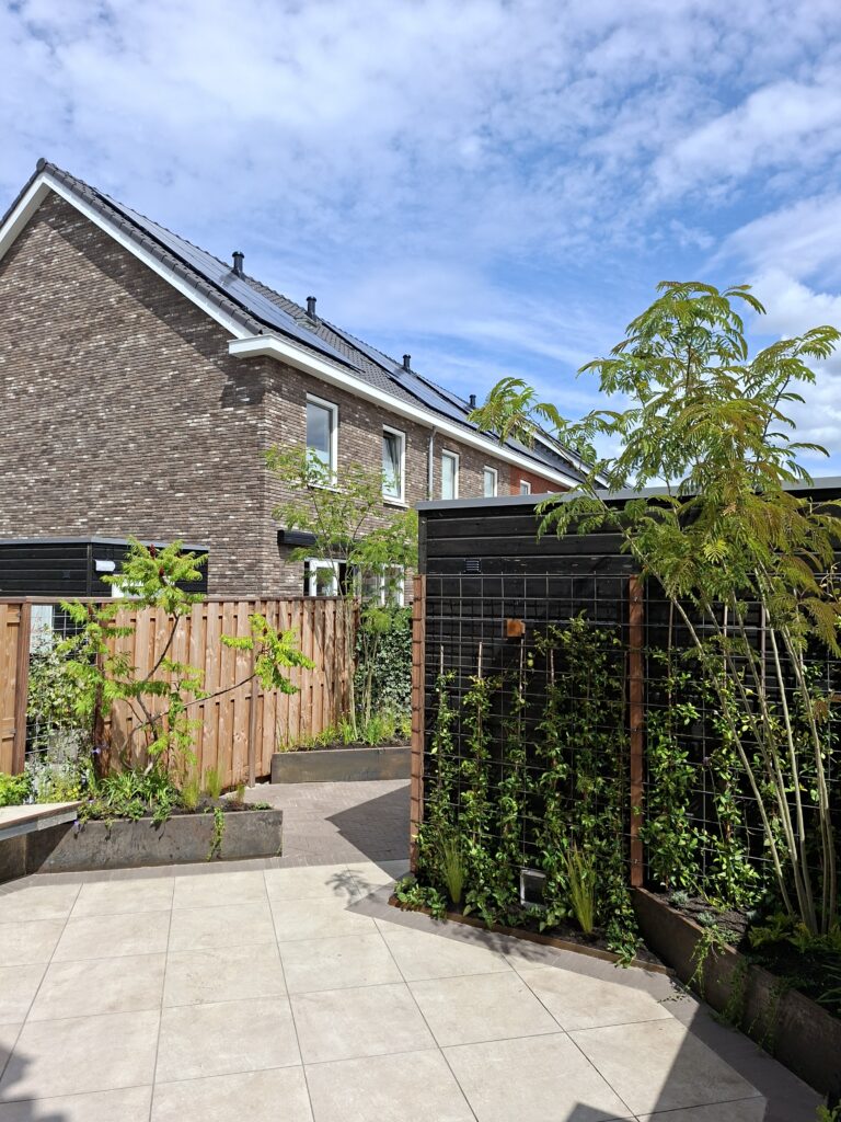 Strakke Familietuin in Voorburg